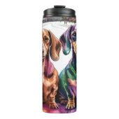 Two Colorful Dachshunds in European City Square Thermosbecher (Vorderseite)