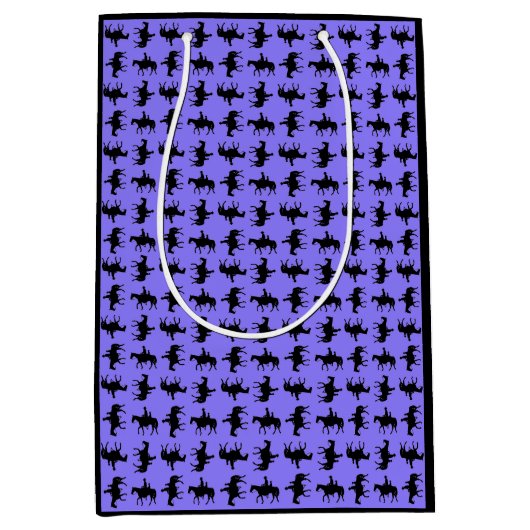 Two Cowboys on Horseback Silhouettes - Periwinkle  Mittlere Geschenktüte (Vorderseite)