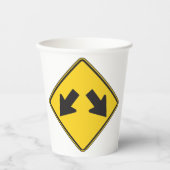 Two Downward Arrows Warning Road Sign Pappbecher (Vorderseite)