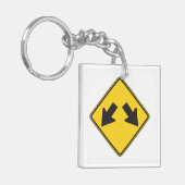Two Downward Arrows Warning Road Sign Schlüsselanhänger (Vorderseite links)
