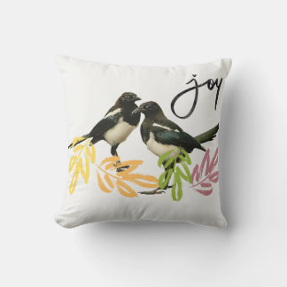 "Two for Joy" Magpies mit Blumenakzent. Kissen