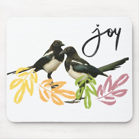 "Two for Joy" Zwei Magpies mit floralen Akzenten Mousepad (Vorne)
