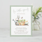 Two Little Sprouts Twins Sage Gingham Baby Shower Einladung (Stehend Vorderseite)