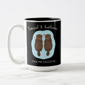 Two Lovely Cute Otters Custom Name Valentine's Day Zweifarbige Tasse (Links)