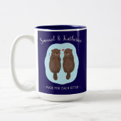 Two Lovely Cute Otters Custom Name Valentine's Day Zweifarbige Tasse (Links)