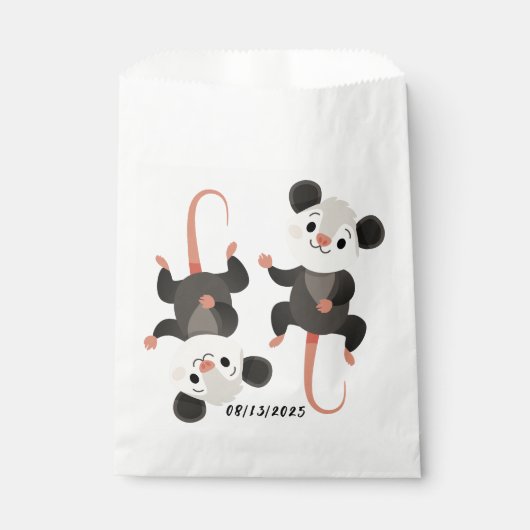 Two Lying Opossums, Custom Birthday Date Geschenktütchen (Vorderseite)