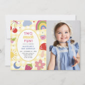 Two Much Fun Retro Hand Drawn 2nd Birthday Photo Einladung (Vorderseite)