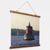 Two Sentinels of New London Wandteppich Mit Holzrahmen (Gewinkelt)