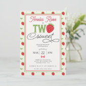 Two Sweet Strawberry 2. Geburtstagsfeier Einladung (Stehend Vorderseite)