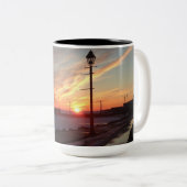 Two tone mug with stunning beautiful sunset photo zweifarbige tasse (VorderseiteRechts)