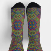 Two views of colorful socks featuring a geometric  socken (Oben)
