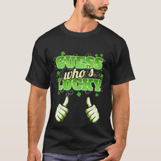 Twohumps zeigt Guess Whos Lucky auf St friend T-Shirt