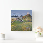 Twr Mawr-Leuchtturm auf Llanddwyn Insel Quadratische Wanduhr (Zuhause)
