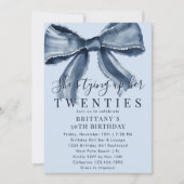 Tying Up My 20s Blue Coquette Bow 30th Birthday Einladung (Vorderseite)