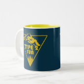 Typ 2 Fun Mountains Zweifarbige Tasse (Vorderseite Links)