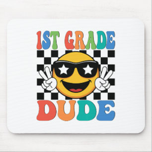 Typ vom ersten Schuljahr erster Schultag Junge zur Mousepad