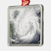 Typhoon Kai-Tak Ornament Aus Metall (Links)