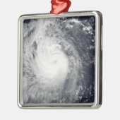 Typhoon Mirinae in Richtung Westen Silbernes Ornament (Links)