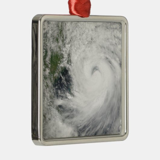 Typhoon Prapiroon Silbernes Ornament (Rechts)