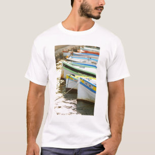 Typische provenzalische Fischerboote in T-Shirt