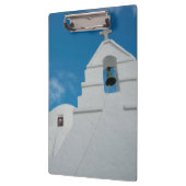 Typische weißgetünchte Kirche Klemmbrett (Links)
