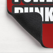 Typmädchen ANGETRIEBEN DURCH PUNKfelsen-Musik Mousepad (Ecke)