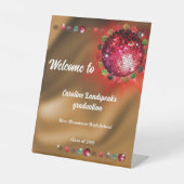 Typo Goldene Fossilien mit rotem Disco-Ball Sockelschild (Vorderseite)