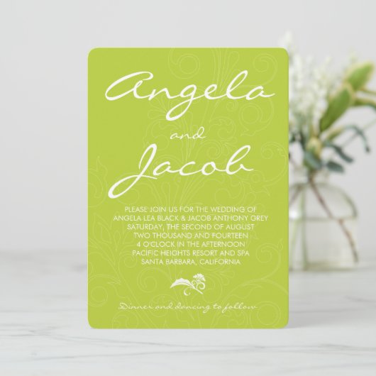 Typografie Chartreuse Green Floral Wedding Einladung (Stehend Vorderseite)
