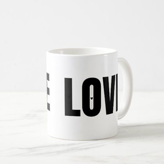 Typografie der schwarzen LIEBE Kaffeetasse (VorderseiteRechts)