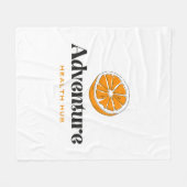 Typografie-Illustrations-Logo-Kunstwerk Fleecedecke (Vorderseite (Horizontal))