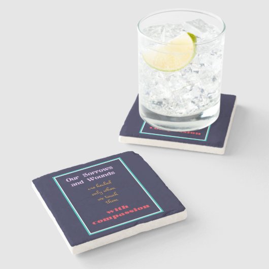 Typografie - inspirierendes Zitat über Mitgefühl Steinuntersetzer (Seitenansicht)