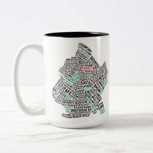 Typografie-Karte Brooklyns NYC Zweifarbige Tasse (Links)