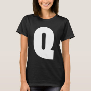 Typografie mit feinem Display Letter Q Alphabet T-Shirt
