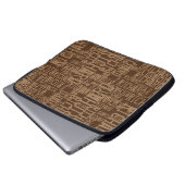 Typografie-Muster auf Brown Laptopschutzhülle (Vorne Knopf)