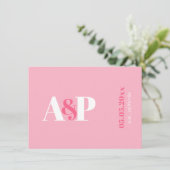 Typografie Vibranntes Pink Magenta Monogram Weddin Save The Date (Stehend Vorderseite)