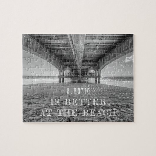 Typografie von Beach Life Black und White Foto Puzzle (Horizontal)