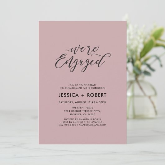 Typografie "Wir sind Verlobt" Foto Engagement Part Einladung (Stehend Vorderseite)