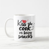 TYPografie-Zitat '''KÜSS DEN KOCH''' Kaffeetasse (Links)