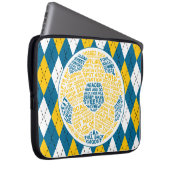 Typografisches Fußballdesign Laptopschutzhülle (Vorne Rechts)