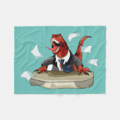 Tyrannosaurus Rex Boss sitzt an einem Schreibtisch Fleecedecke (Vorderseite (Horizontal))