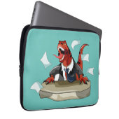 Tyrannosaurus Rex Boss sitzt an einem Schreibtisch Laptopschutzhülle (Vorne Rechts)