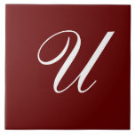 U Monogram Initial White on Maroon Fliese<br><div class="desc">Classic White Letter Monogram auf dunkelrotem Hintergrund,  U.</div>
