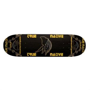 U.N.D richten gebürtiges Skate-Brett aus Skateboard