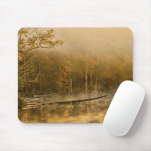 U.P., Michigan-Nebel, der auf Teich steigt Mousepad (Mit Mouse)