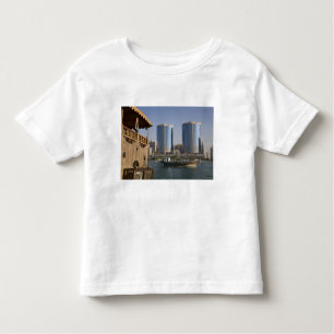 UAE, Dubai, Dubai Creek. Dhow-Kreuzungskanal Kleinkind T-shirt