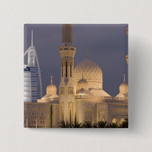UAE, Dubai. Moschee im Abend mit Burj al Arab Button (Vorderseite)