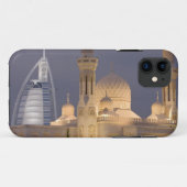 UAE, Dubai. Moschee im Abend mit Burj al Arab Case-Mate iPhone Hülle (Rückseite (Horizontal))
