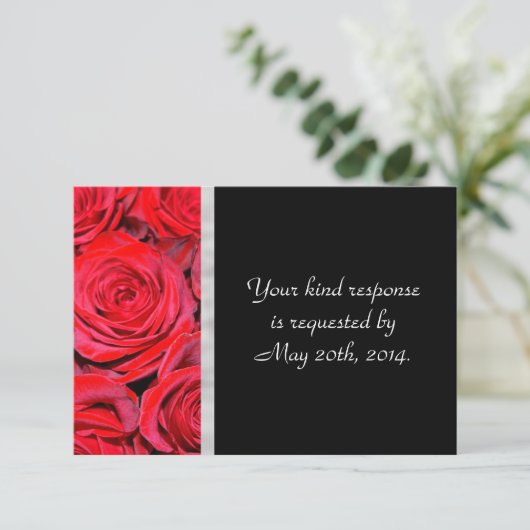 UAwg aus Schwarz und Rote Rose RSVP Karte (Stehend Vorderseite)