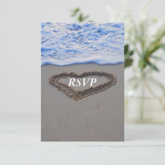UAWG Beach Wedding Heart in Sand RSVP Karte (Stehend Vorderseite)