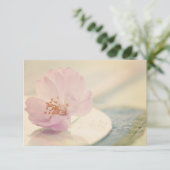 UAWG Delicate Soft Pink Cherry Blossom Blume RSVP Karte (Stehend Vorderseite)